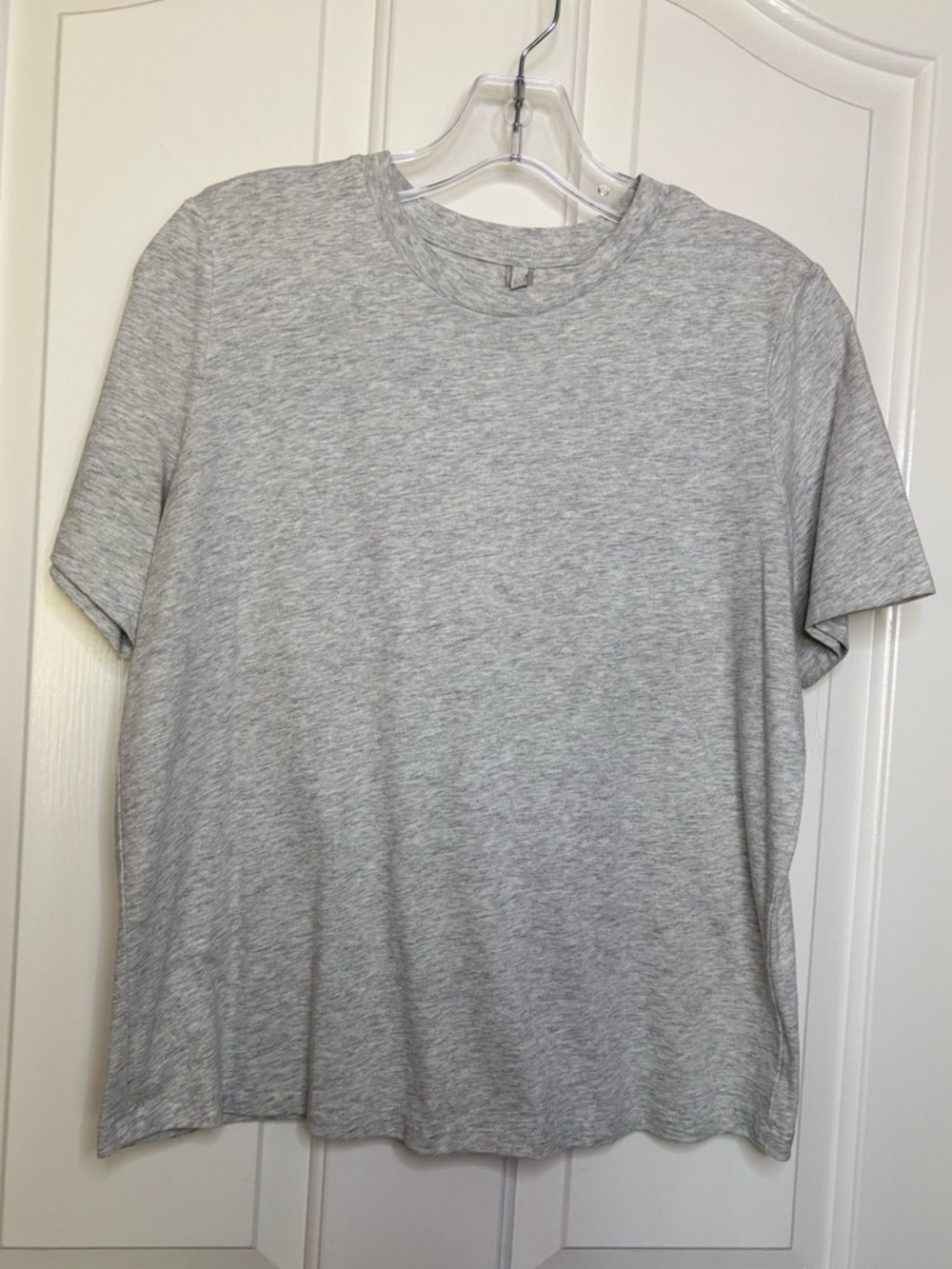 EUC SKIMS Light Gray Crewneck Women’s T-Shirt Size Small
